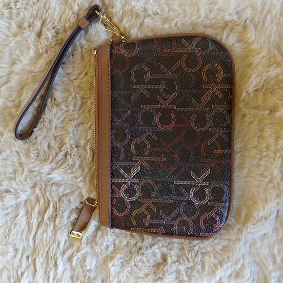 NWOT. Calvin Klein large wristlet. - Picture 2 of 5